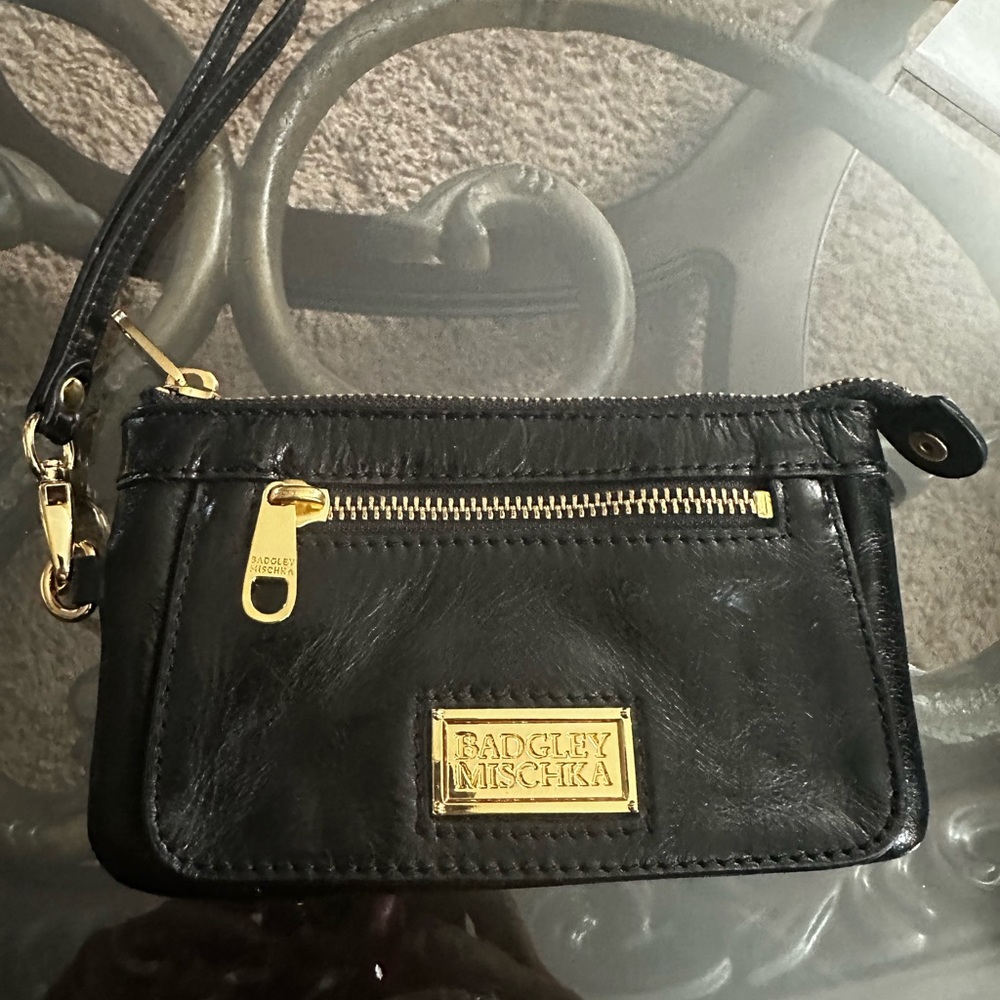 Badgley Mischka ❤️ Vintage Black Distressed Leather Wristlet/Clutch. Pre❤️Loved. - Picture 2 of 9